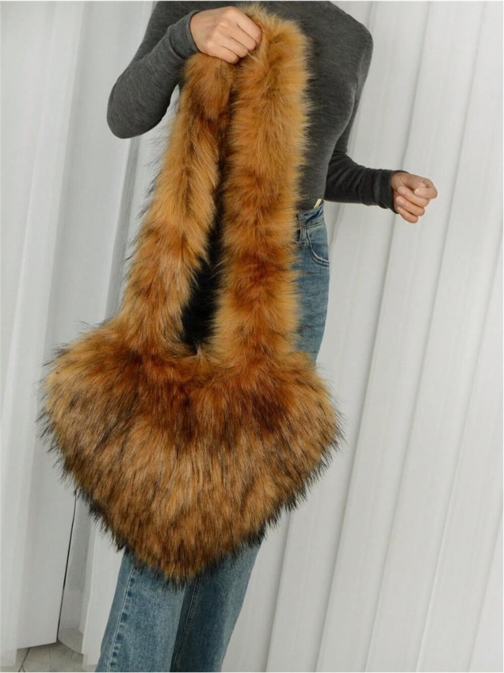 Fashionable European And American Style Heart Shaped Crossbody Bag